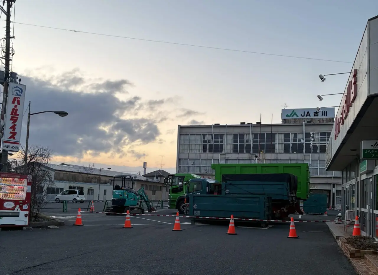 営業終了後の駐車場